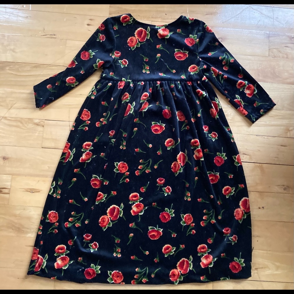 Boutique Long Sleeve stretch velvet w/roses kids dress Sz5